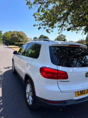 2012 Volkswagen Tiguan 2.0 Tdi Bluemotion Tech Se DSG 4WD Euro 5 (s/s) 5dr in White — image 6
