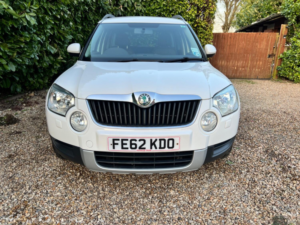 2012 Skoda Yeti 2.0 Tdi Se in White — image 3