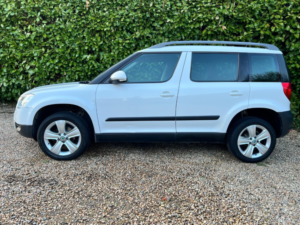 2012 Skoda Yeti 2.0 Tdi Se in White — image 4