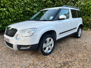 2012 Skoda Yeti 2.0 Tdi Se in White — image 5