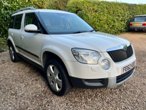 2012 Skoda Yeti 2.0 Tdi Se in White — image 6