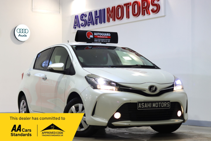 2016 Toyota Yaris 1.33 Dual Vvt-I Design Hatchback 5dr Petrol Multidrive S Euro 6 (99 Ps) in White — image 1