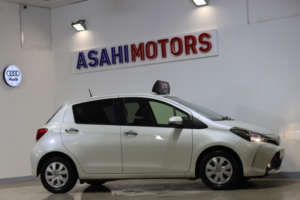 2016 Toyota Yaris 1.33 Dual Vvt-I Design Hatchback 5dr Petrol Multidrive S Euro 6 (99 Ps) in White — image 2