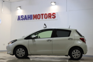 2016 Toyota Yaris 1.33 Dual Vvt-I Design Hatchback 5dr Petrol Multidrive S Euro 6 (99 Ps) in White — image 5