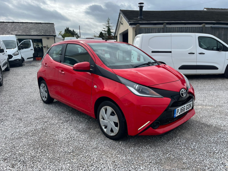 2016 Toyota Aygo 1.0 Vvt-I X-Play in Red — image 1