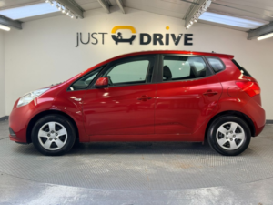 2016 Kia Venga 1.4 1 Air MPV 5dr Petrol Manual Euro 6 (s/s) (89 Bhp) in Red — image 3