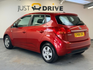 2016 Kia Venga 1.4 1 Air MPV 5dr Petrol Manual Euro 6 (s/s) (89 Bhp) in Red — image 4