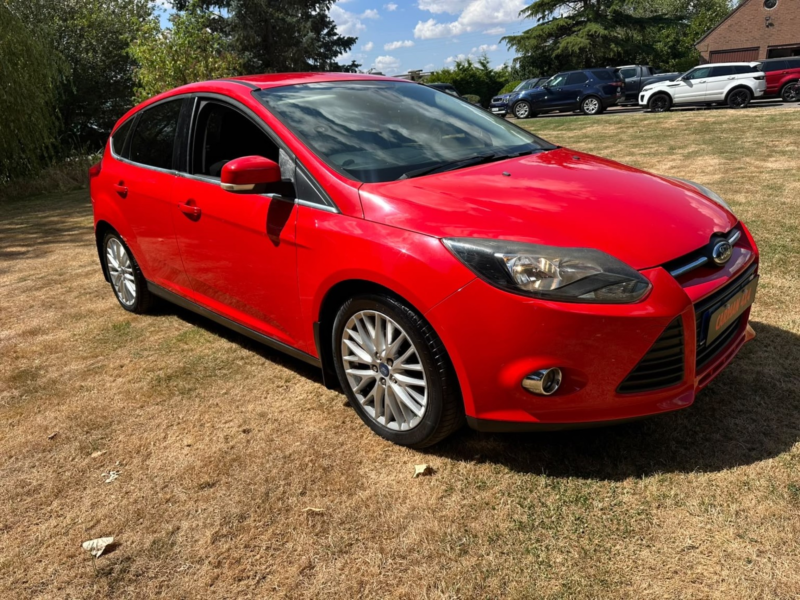 2013 Ford Focus 1.0 T Ecoboost Zetec in Red — image 1