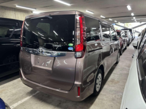 2015 Toyota Noah 2.0 X 5dr 8 Seats in Brown — image 2