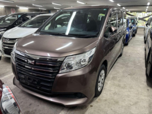 2015 Toyota Noah 2.0 X 5dr 8 Seats in Brown — image 5
