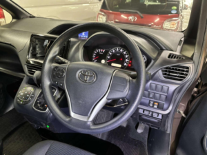 2015 Toyota Noah 2.0 X 5dr 8 Seats in Brown — image 6