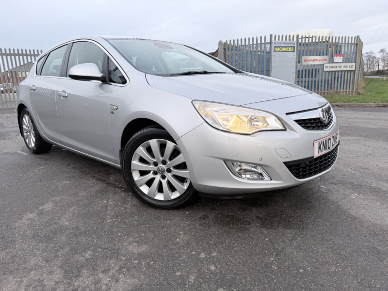 2010 Vauxhall Astra 1.7 Cdti Elite in Silver — image 1