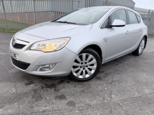 2010 Vauxhall Astra 1.7 Cdti Elite in Silver — image 2