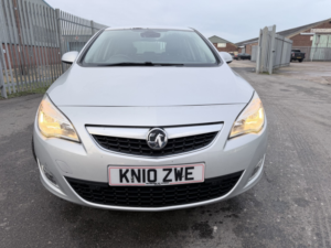 2010 Vauxhall Astra 1.7 Cdti Elite in Silver — image 3