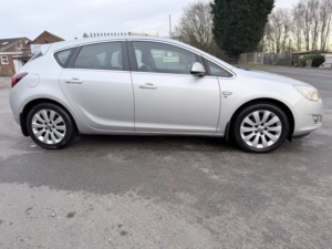 2010 Vauxhall Astra 1.7 Cdti Elite in Silver — image 4