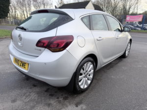 2010 Vauxhall Astra 1.7 Cdti Elite in Silver — image 5