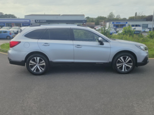 2020 Subaru Outback 2.5i Se Premium Lineartronic 4WD Euro 6 (s/s) 5dr in Silver — image 6