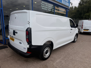 2024 Ford Transit Custom 2.0 320 Ecoblue Leader Panel Van 5dr Diesel Manual L2 H1 Euro 6 136 Ps in White — image 6
