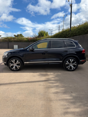 2016 Volkswagen Touareg 3.0 Tdi V6 Bluemotion Tech R-Line SUV 5dr Diesel Tiptronic 4WD Euro 6 (s/s) (262 Ps) in Black — image 2