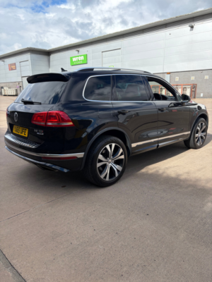 2016 Volkswagen Touareg 3.0 Tdi V6 Bluemotion Tech R-Line SUV 5dr Diesel Tiptronic 4WD Euro 6 (s/s) (262 Ps) in Black — image 5