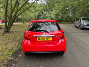 2016 Toyota Yaris Vvt-I Icon M-Drive S in Red — image 5