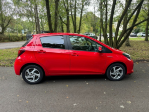 2016 Toyota Yaris Vvt-I Icon M-Drive S in Red — image 6