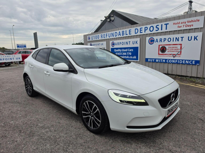 2018 Volvo V40 2.0 T2 Gpf Momentum Nav Plus Euro 6 (s/s) 5dr in White — image 1