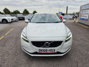 2018 Volvo V40 2.0 T2 Gpf Momentum Nav Plus Euro 6 (s/s) 5dr in White — image 2