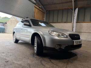 2010 Subaru Outback 3.0 R 5dr in Grey — image 2