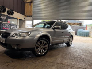 2010 Subaru Outback 3.0 R 5dr in Grey — image 3