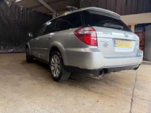 2010 Subaru Outback 3.0 R 5dr in Grey — image 4