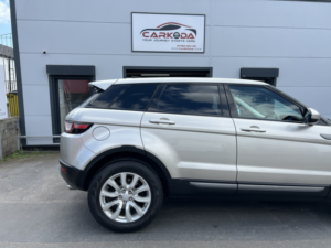 2017 Land Rover Range Rover Evoque 2.0 Ed4 Se in Gold — image 4