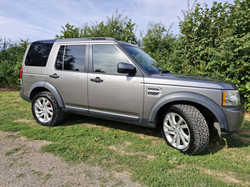 2011 Land Rover Discovery 4 3.0 Sd V6 in Grey — image 1