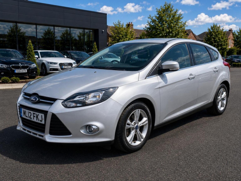 2012 Ford Focus 1.6 Zetec Powershift Euro 5 5dr in Silver — image 1