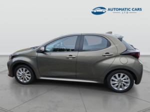 2020 Toyota Yaris Icon Fhev in Bronze — image 5