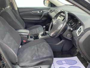 2017 Nissan X-Trail 1.6 Dci N-Vision 5-Door in Black — image 5