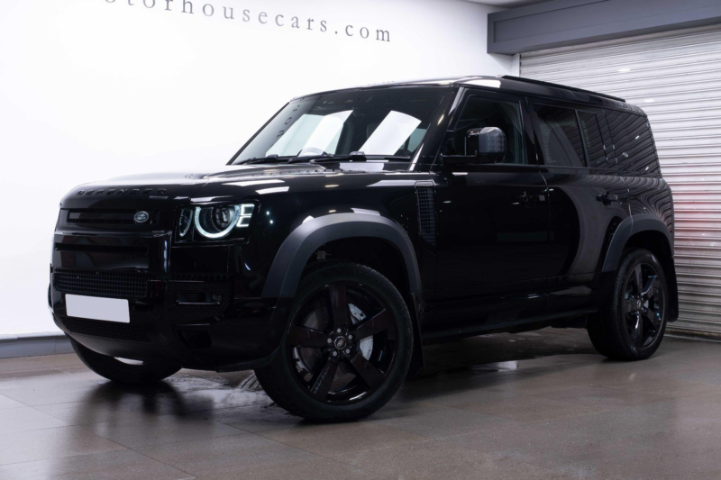 2024 Land Rover Defender 110 3.0 D300 Mhev X-Dynamic Se Auto 4WD Euro 6 (s/s) 5dr in Black — image 1