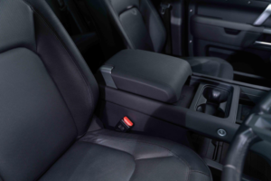 2024 Land Rover Defender 110 3.0 D300 Mhev X-Dynamic Se Auto 4WD Euro 6 (s/s) 5dr in Black — image 4