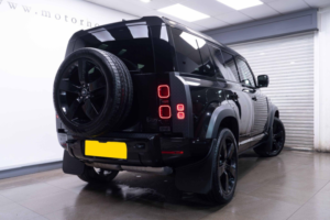 2024 Land Rover Defender 110 3.0 D300 Mhev X-Dynamic Se Auto 4WD Euro 6 (s/s) 5dr in Black — image 6