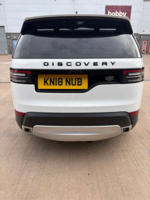 2018 Land Rover Discovery 2.0 Sd4 S SUV 5dr Diesel Auto 4WD Euro 6 (s/s) (240 Ps) in White — image 4
