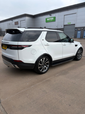 2018 Land Rover Discovery 2.0 Sd4 S SUV 5dr Diesel Auto 4WD Euro 6 (s/s) (240 Ps) in White — image 5