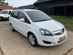 2014 Vauxhall Zafira 1.8 16v Exclusiv Low Mileage in White — image 2
