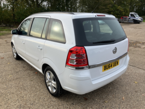 2014 Vauxhall Zafira 1.8 16v Exclusiv Low Mileage in White — image 4