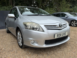 2011 Toyota Auris 1.6 V-Matic Sr Euro 5 5dr in Silver — image 4