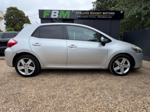 2011 Toyota Auris 1.6 V-Matic Sr Euro 5 5dr in Silver — image 5