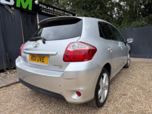 2011 Toyota Auris 1.6 V-Matic Sr Euro 5 5dr in Silver — image 6