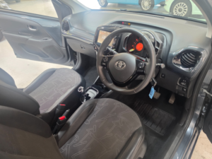 2014 Toyota Aygo 1.0 Vvt-I X-Pression Hatchback 5dr Petrol X-Shift Euro 5 Euro 5 (68 Ps) in Grey — image 2