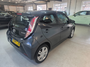 2014 Toyota Aygo 1.0 Vvt-I X-Pression Hatchback 5dr Petrol X-Shift Euro 5 Euro 5 (68 Ps) in Grey — image 5