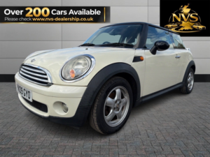 2009 MINI Hatch 1.6 Cooper Hatch in White — image 3