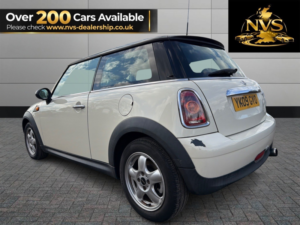 2009 MINI Hatch 1.6 Cooper Hatch in White — image 5